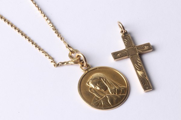 Lot 1025 - GOLD JEWELLERY