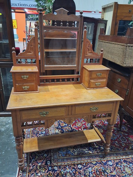Lot 201 - DRESSING CHEST