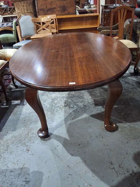 Lot 163 - DINING TABLE