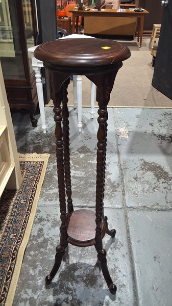Lot 157 - PEDESTAL