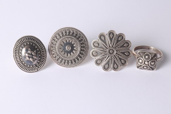Lot 1072 - SILVER RINGS
