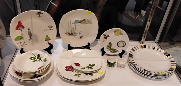 Lot 1200 - MIDWINTER DINNERWARE
