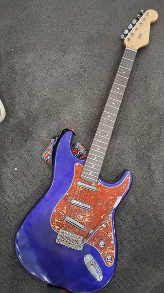 Lot 1202 - STRATOCASTER GUITAR