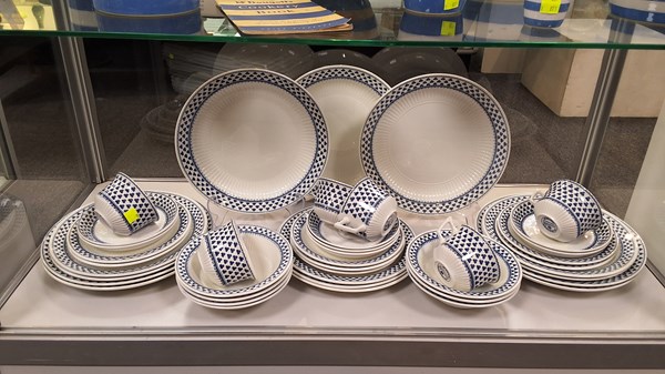 Lot 1185 - DINNER SERVICE