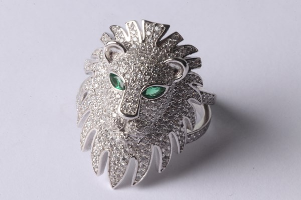 Lot 1023 - SILVER RING