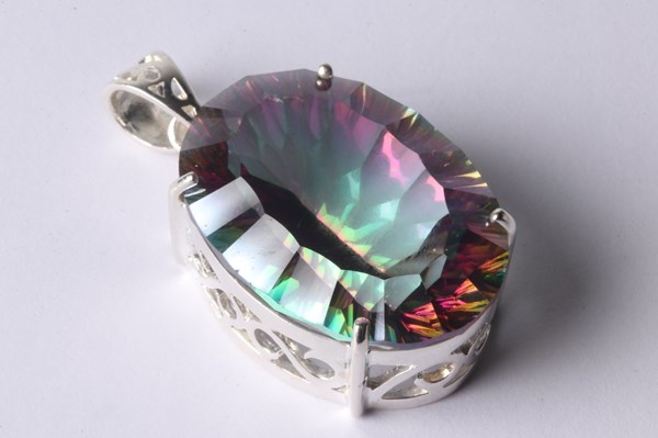 Lot 1005 - MYSTIC TOPAZ PENDANT