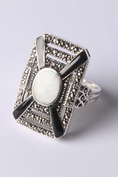Lot 1008 - SILVER RING