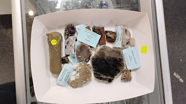 Lot 1163 - ROCKS & CRYSTALS