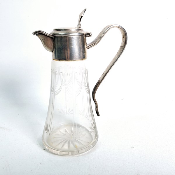 Lot 1056 - CONDIMENT POURER