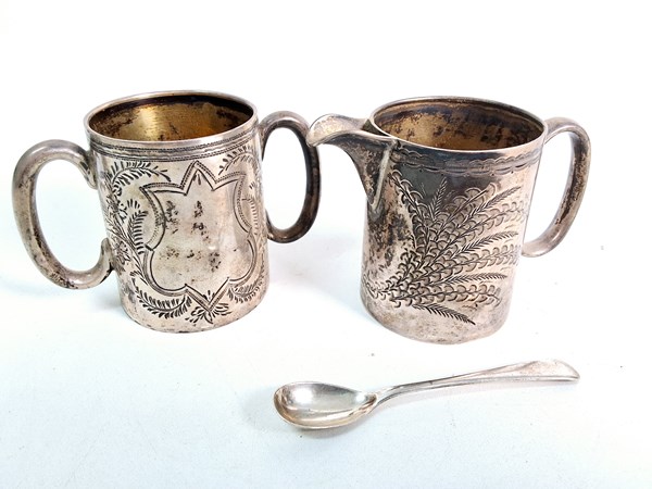 Lot 1045 - SILVERWARE