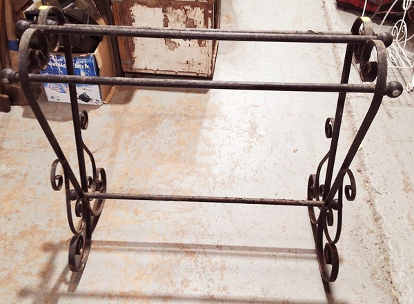 Lot 244 - TOWEL RAIL
