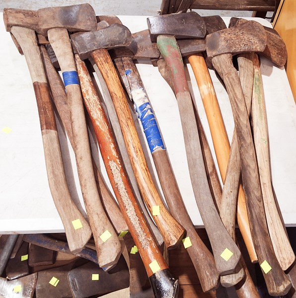 Lot 258 - AXES