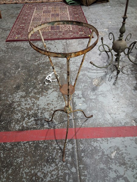 Lot 439 - PLANT STAND