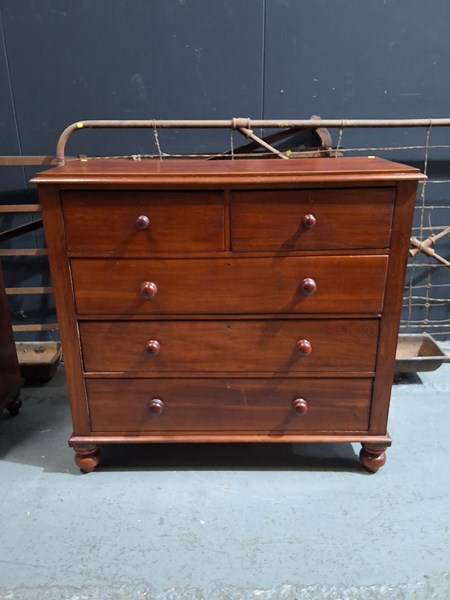 Lot 193 - CHEST OF DRAWERS