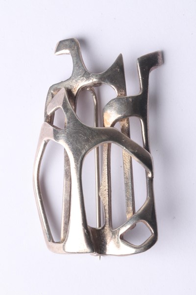 Lot 1002 - SILVER MODERNIST BROOCH
