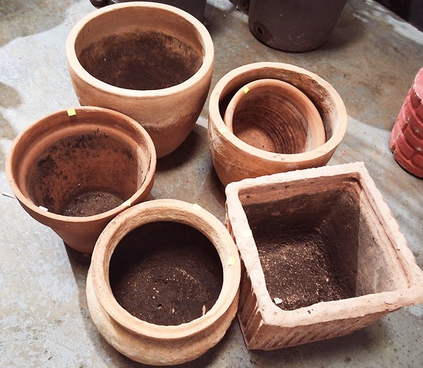Lot 405 - GARDEN POTS