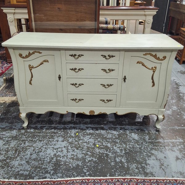 Lot 193 - SIDEBOARD