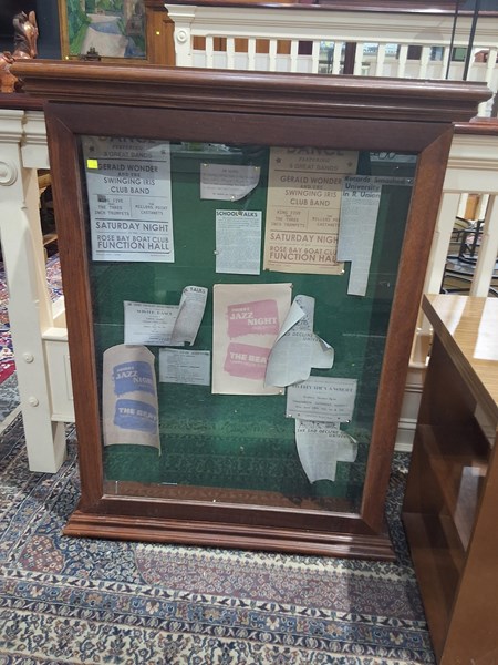 Lot 181 - DISPLAY CABINET