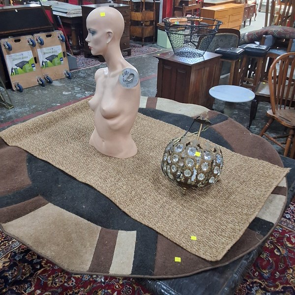 Lot 251 - SUNDRY LOT