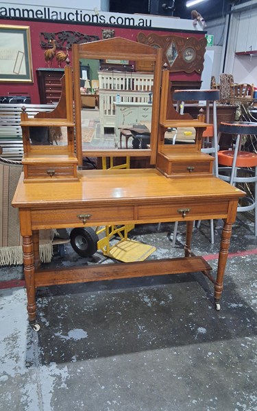Lot 219 - DRESSING TABLE
