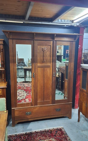 Lot 267 - WARDROBE