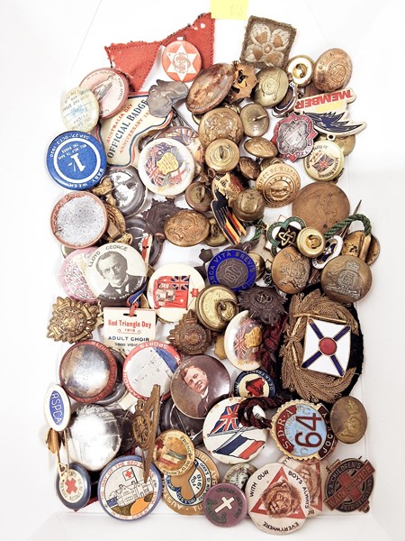Lot 1076 - BADGES
