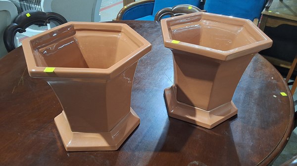 Lot 374 - PLANT POTS