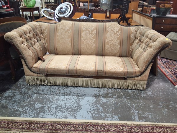 Lot 138 - SETTEE