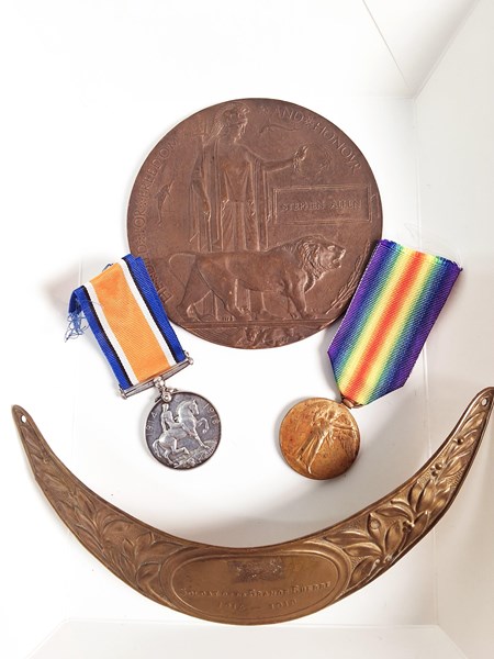 Lot 1080 - MILITARIA