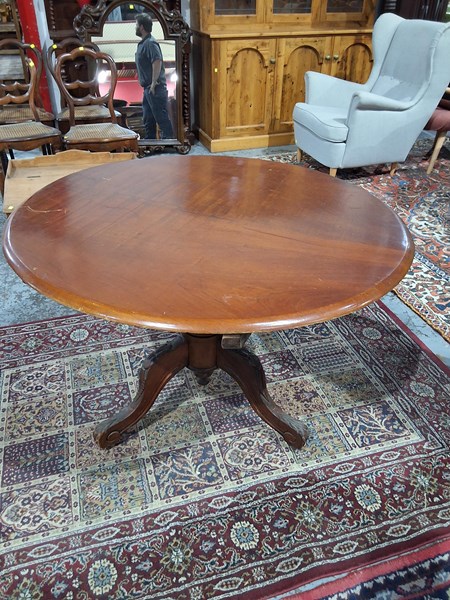 Lot 151 - DINING TABLE