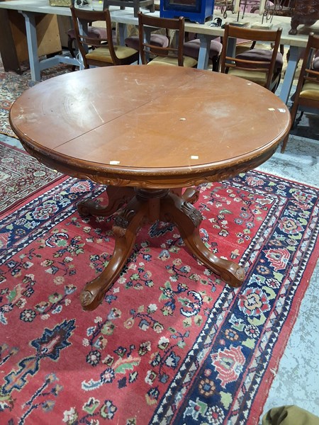 Lot 218 - DINING TABLE