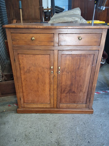 Lot 137 - CUPBOARD