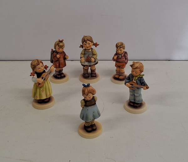 Lot 1142 - HŬMMEL FIGURES