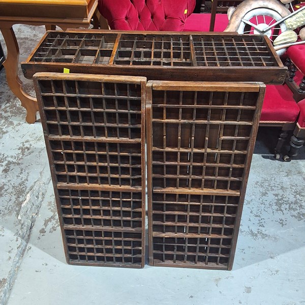 Lot 316 - TRAYS