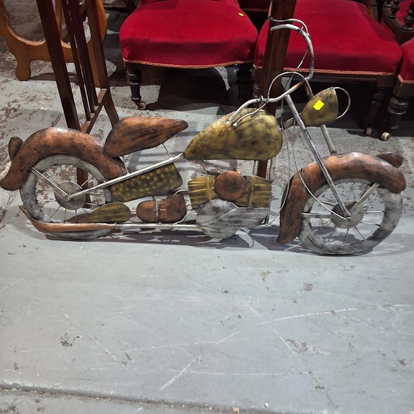 Lot 51 - WALL DECORATION