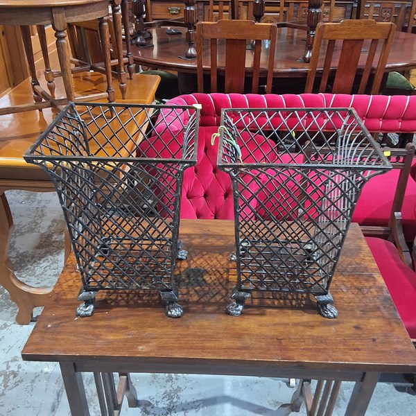 Lot 84 - PLANTERS