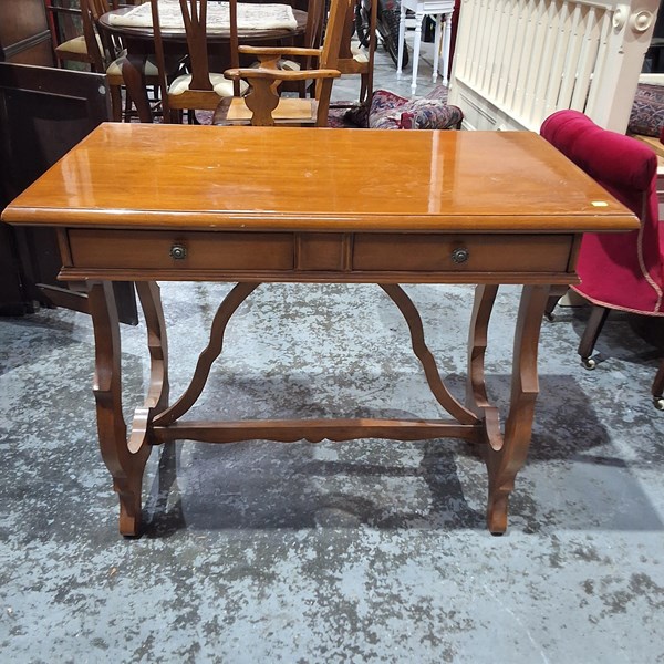 Lot 103 - DESK
