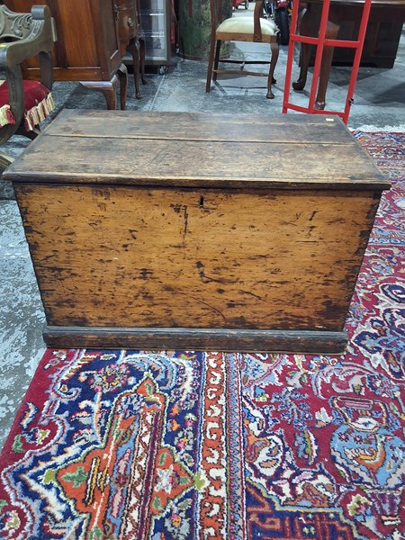 Lot 204 - TRUNK