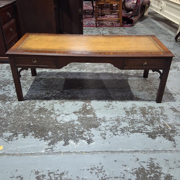 Lot 113 - COFFEE TABLE