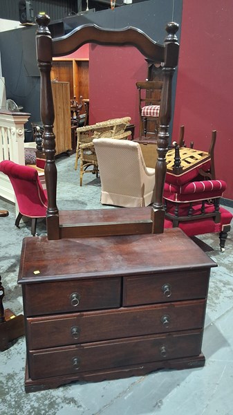 Lot 353 - DRESSING CHEST