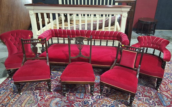 Lot 104 - PARLOUR SETTING