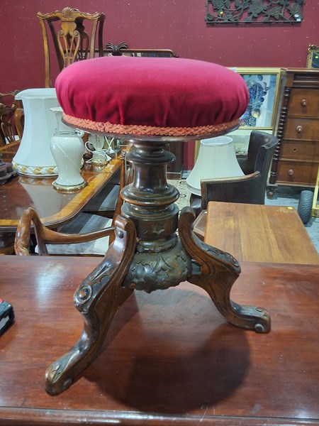 Lot 43 - PIANO STOOL
