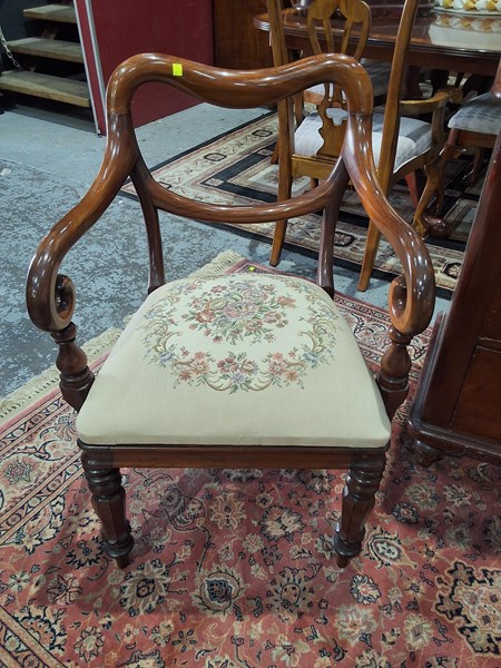Lot 16 - ARMCHAIR