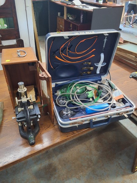 Lot 411 - MEDICAL EQUIPMENT