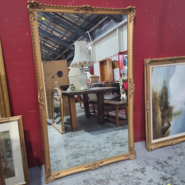 Lot 40 - WALL MIRROR