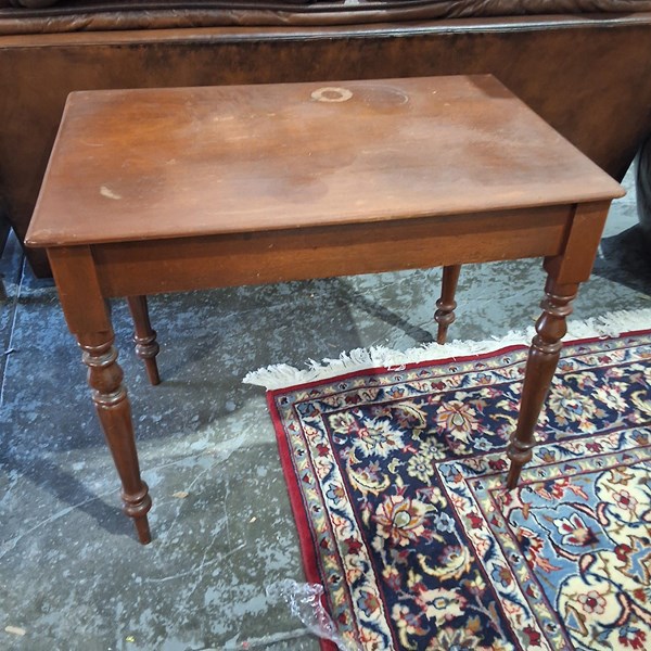 Lot 122 - SIDE TABLE