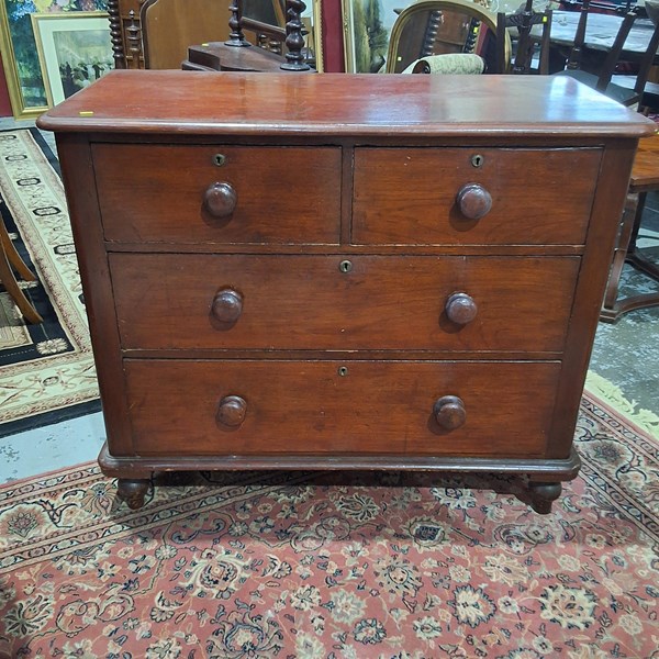 Lot 68 - CHEST OF DRAWERS