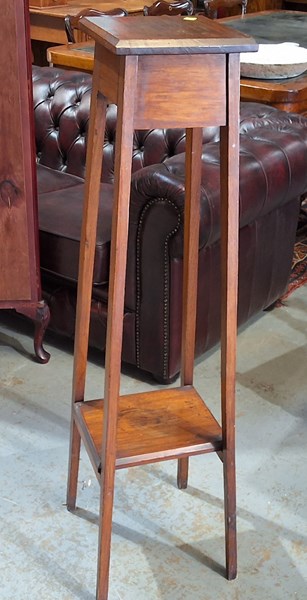 Lot 394 - JARDINIERE STAND