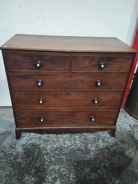 Lot 478 - CHEST OF DRAWERS
