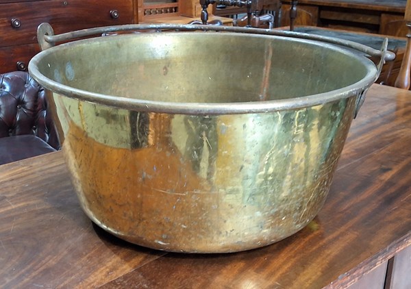 Lot 393 - JAM POT